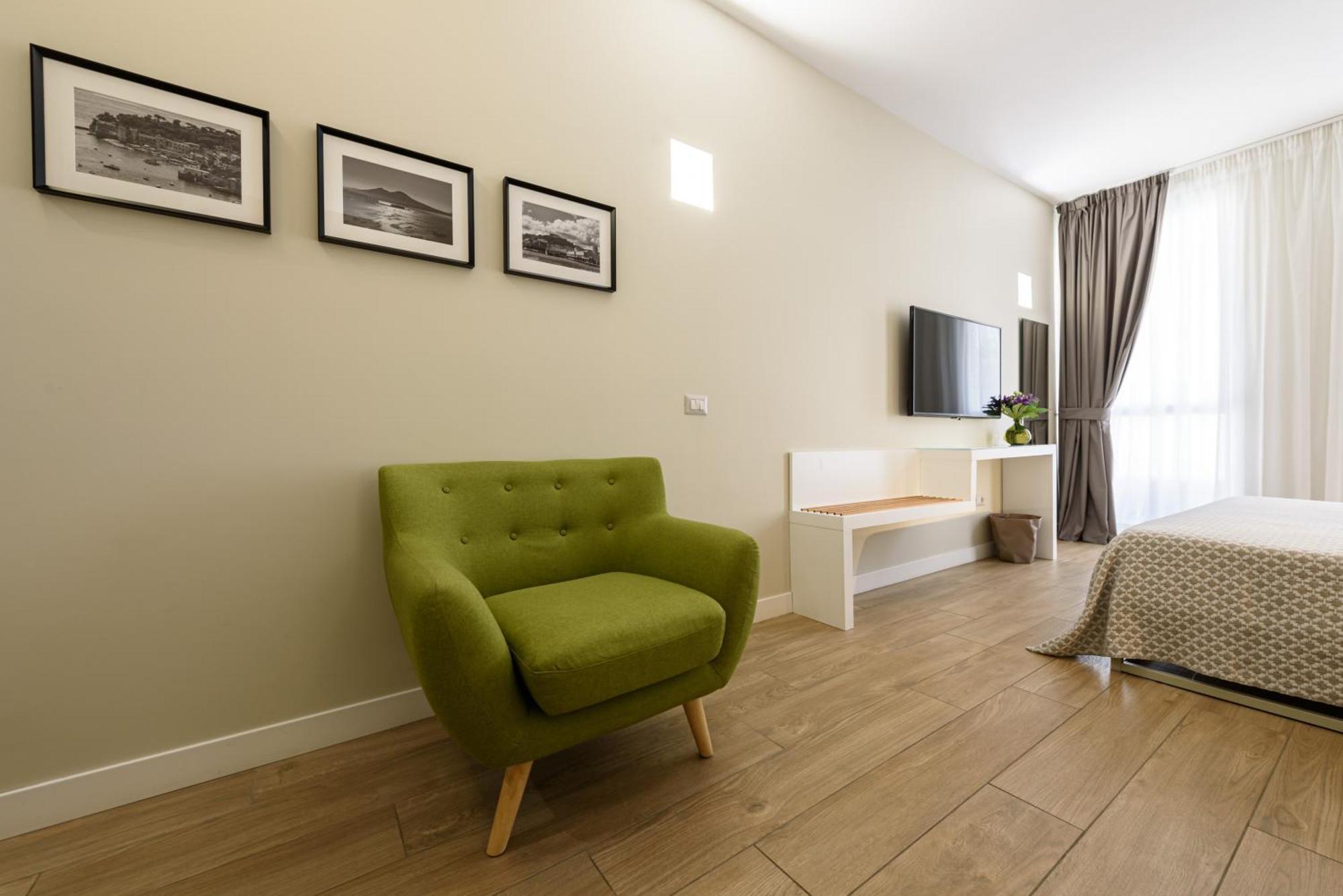 Alma 4* Naples